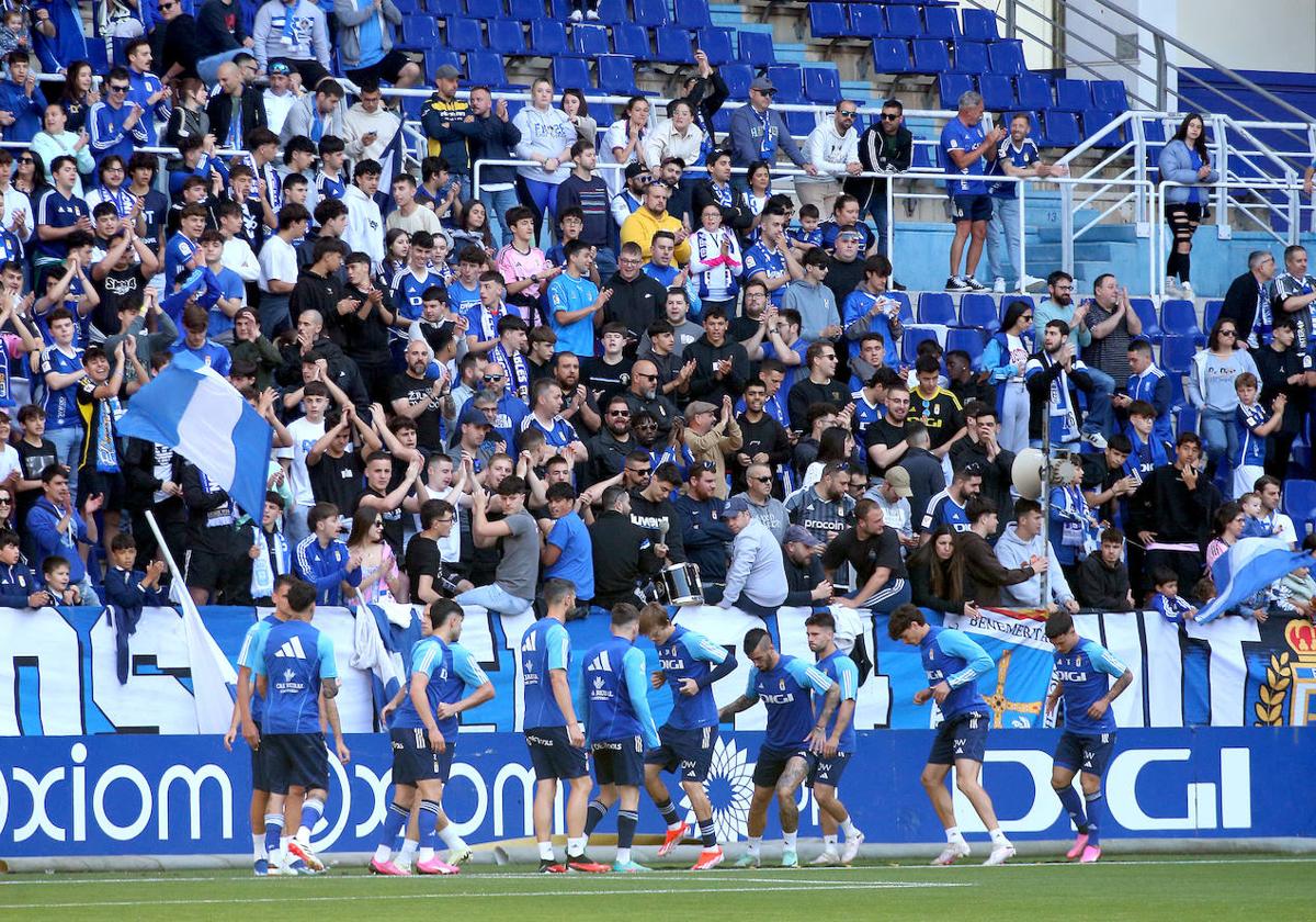 Último entrenamiento del Real Oviedo, esta mañana en el Tartiere, con más de 3.000 aficionados.