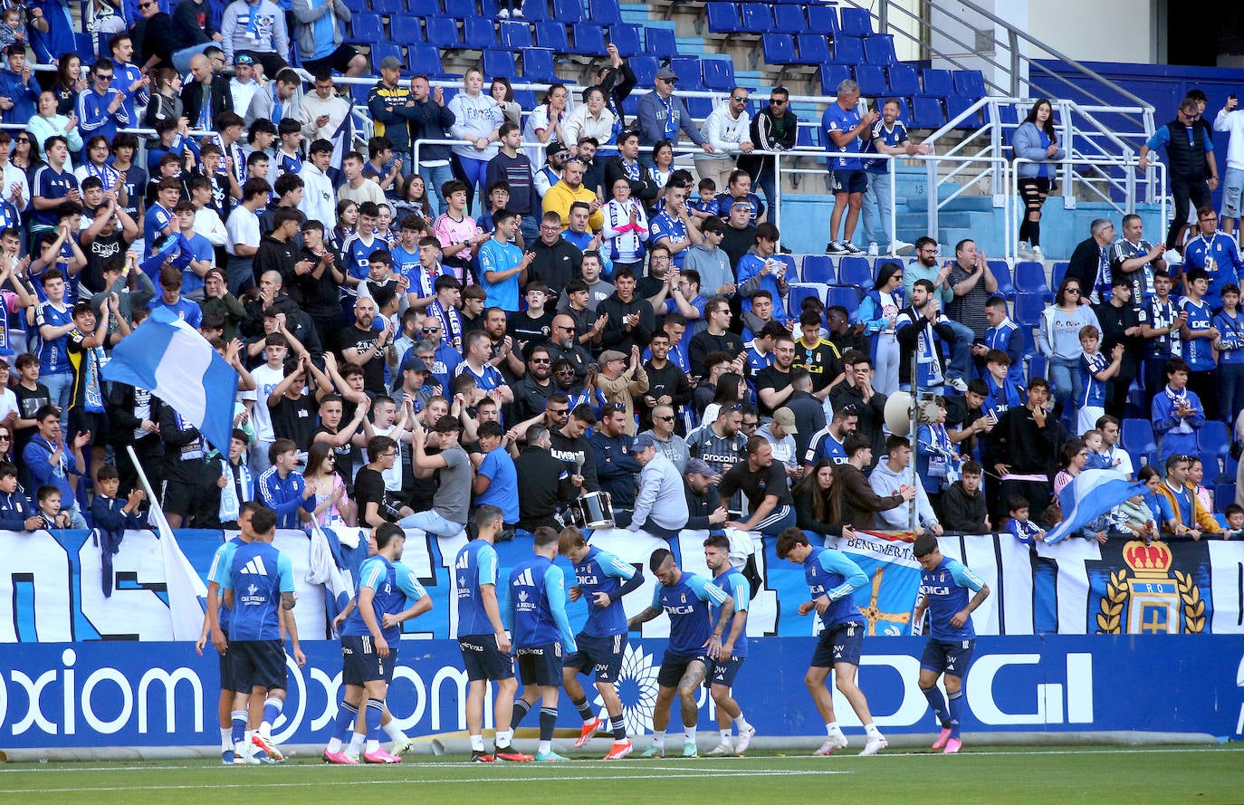 Calor azul en el último entrenamiento del Oviedo antes de la final