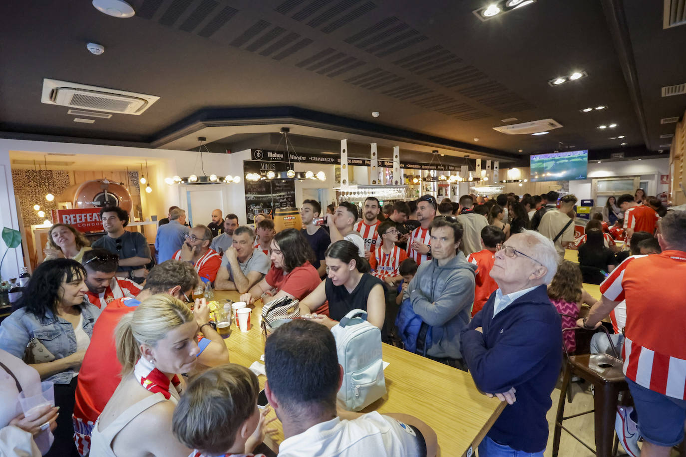 Éxtasis en Gijón tras la victoria del Sporting