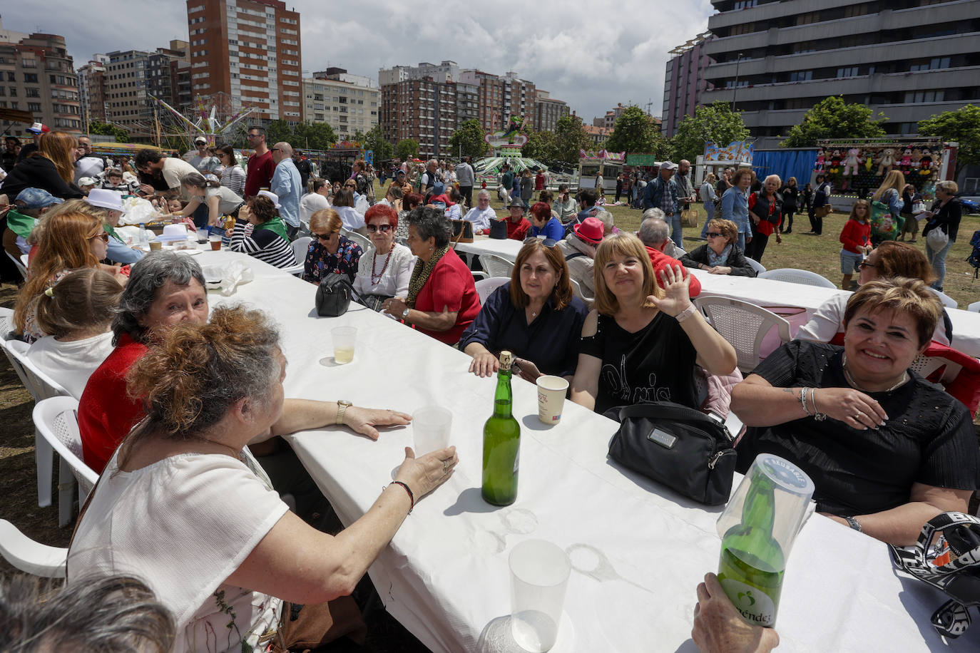 Paellada vecinal en el &#039;solarón&#039;