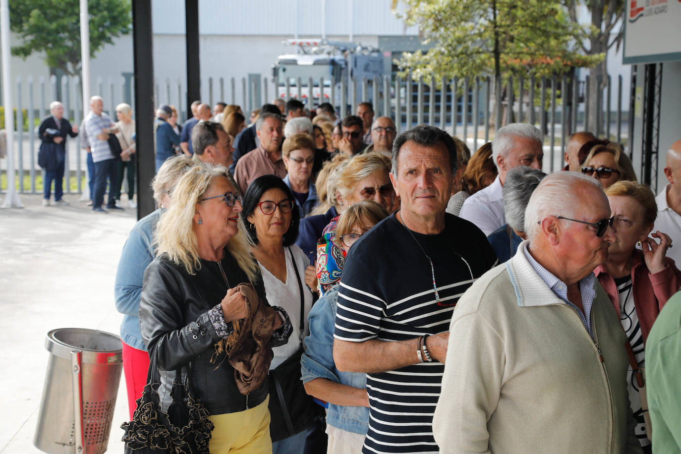 Largas colas en Gijón para el mitin de Pedro Sánchez