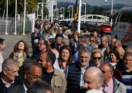 Largas colas en Gijón para el mitin de Pedro Sánchez