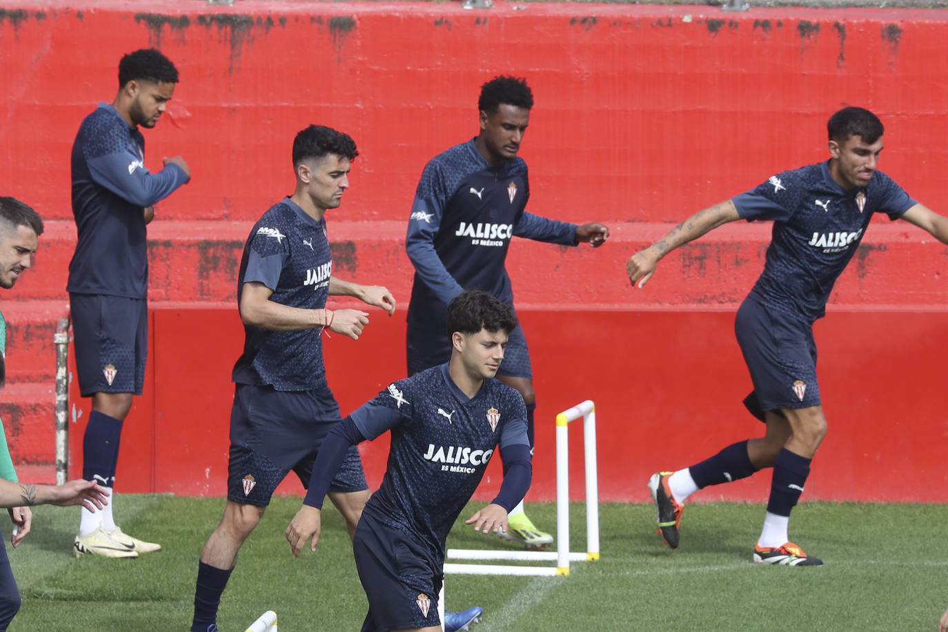 Entrenamiento del Sporting, tras la resaca emocional al entrar en &#039;play off&#039;