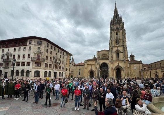 Oviedo escancia cientos de culinos por la cultura sidrera