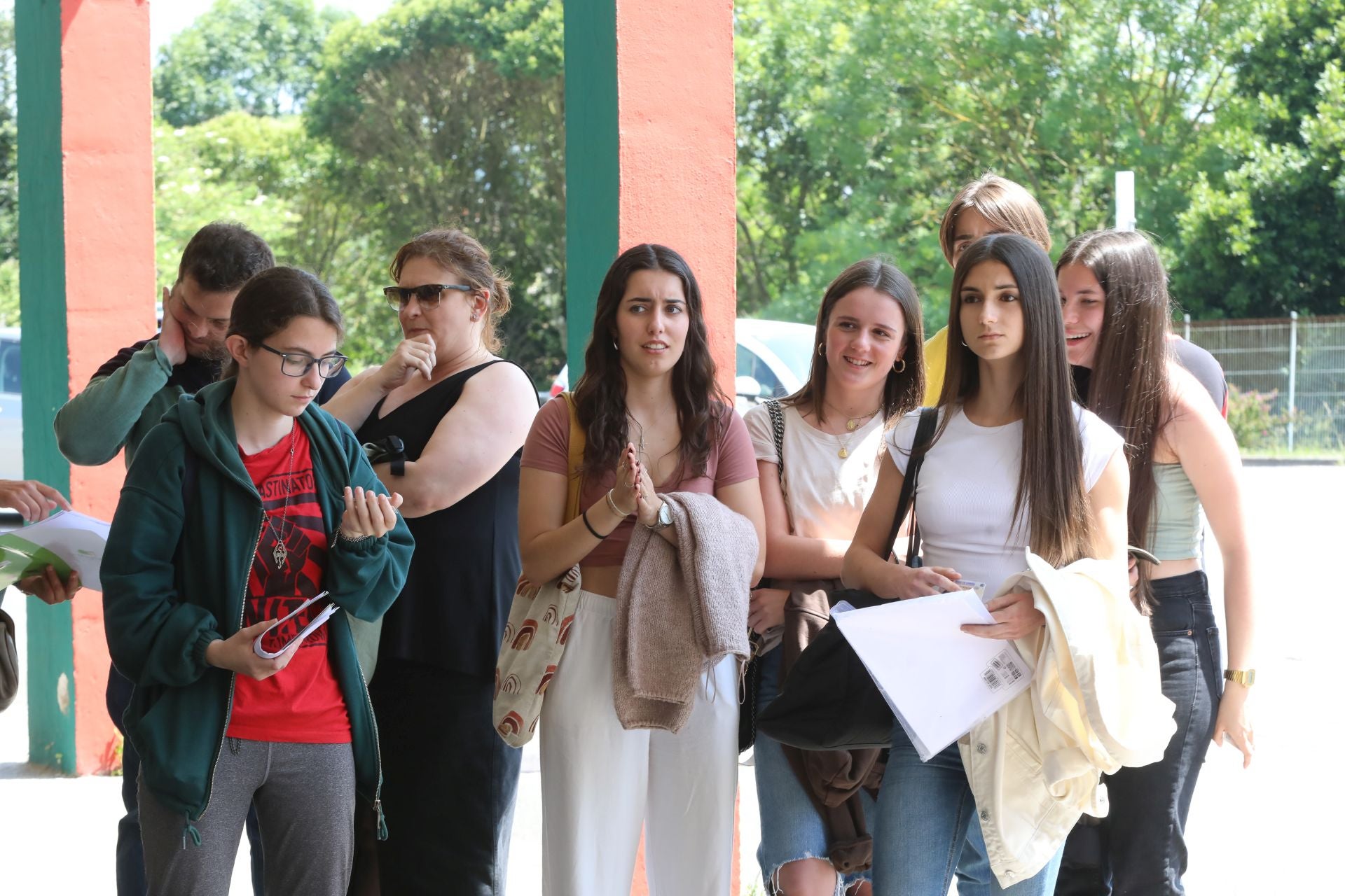 Nervios, incertidumbre y repasos de última hora: así viven los asturianos el inicio de la EBAU