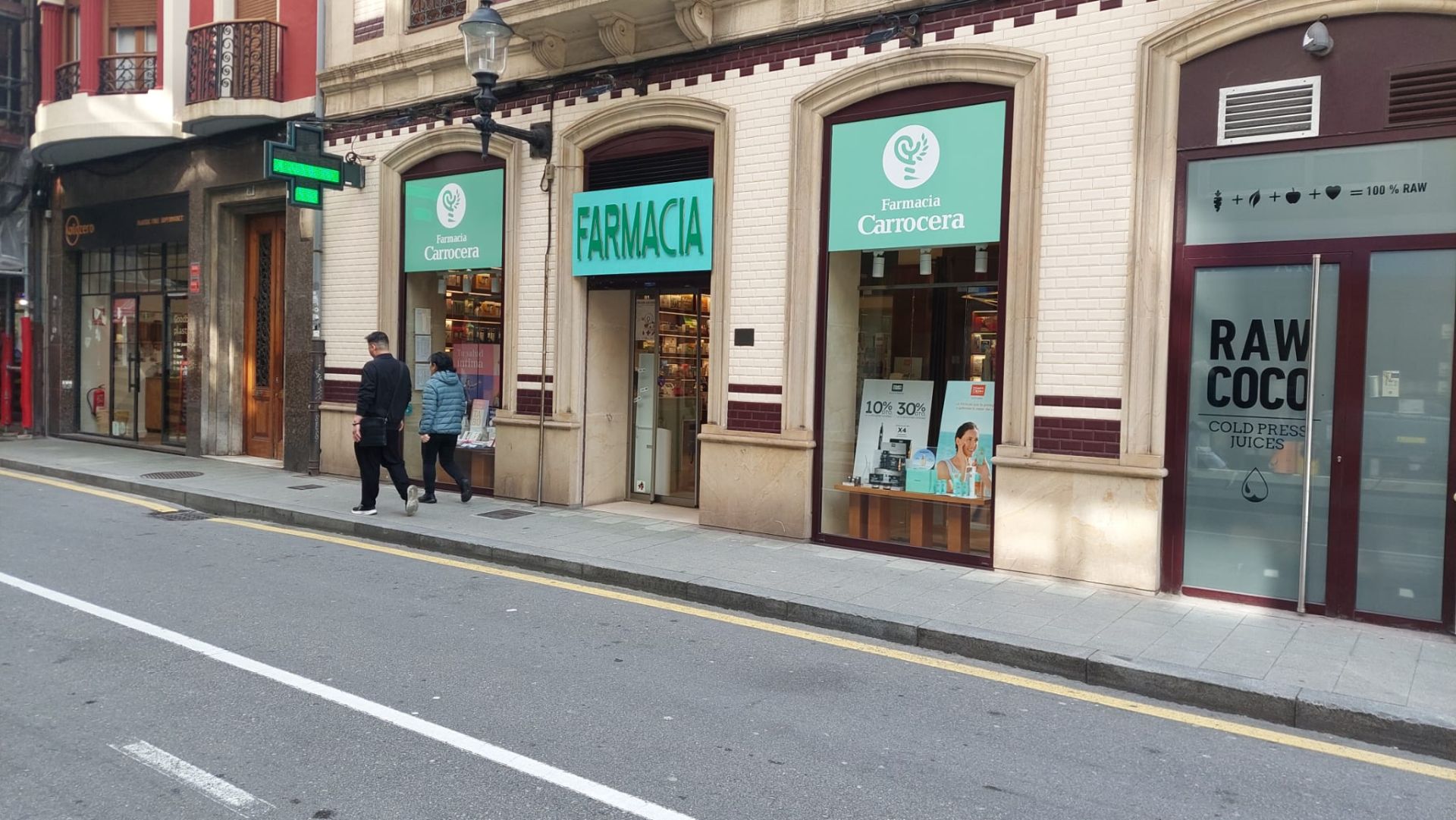 Farmacia de la calle San Bernardo a la que entraron a robar.