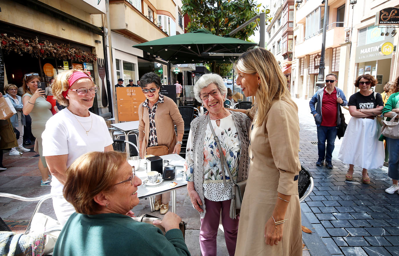 Yolanda Díaz, en Asturias: de sidras entre &#039;selfies&#039;