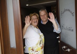 Magdalena Fernández y Rubén Rodríguez dicen adiós al restaurante Castañón.