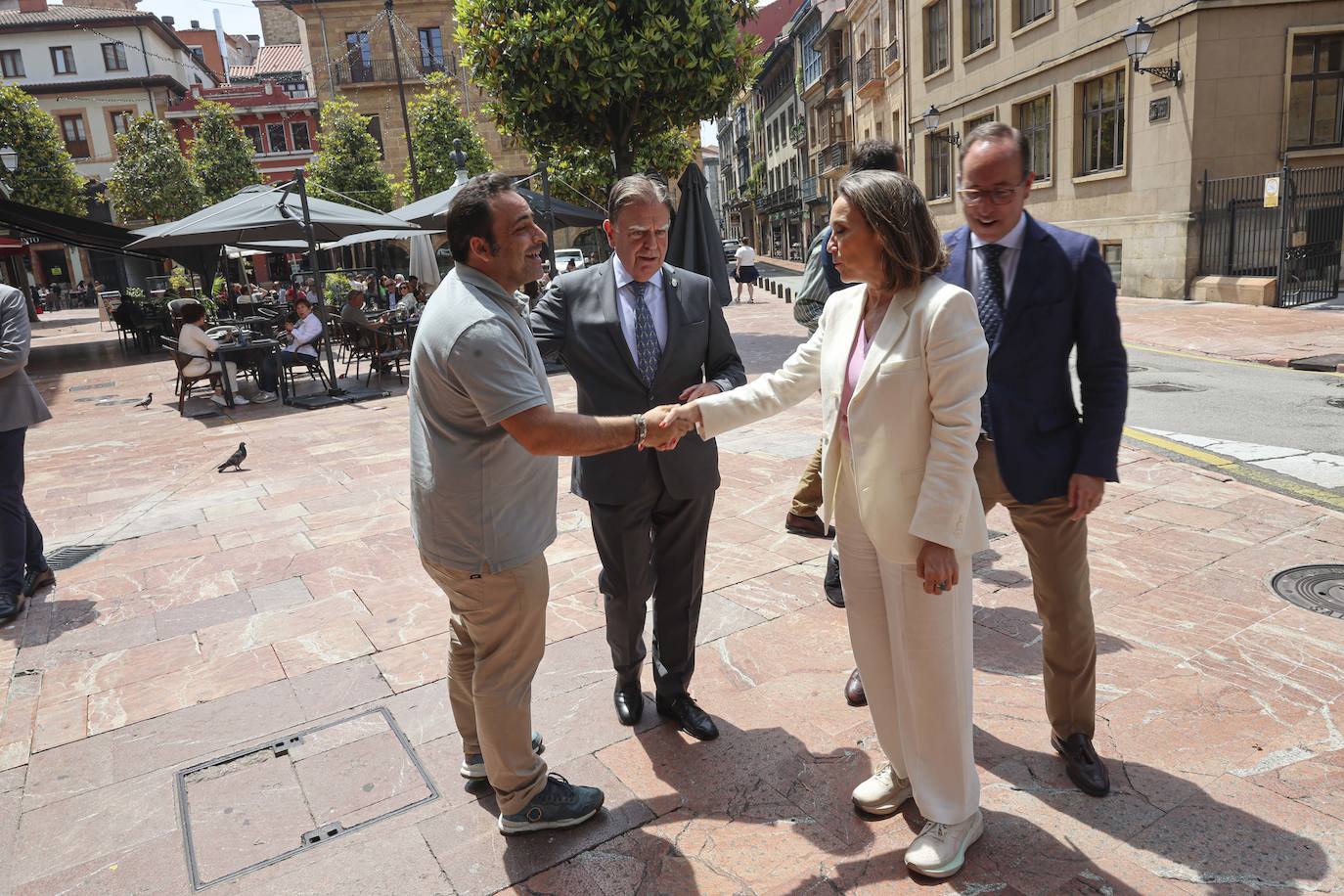 Cuca Gamarra visita Asturias en plena campaña electoral para las europeas