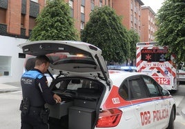 Policía Local y ambulancia en el lugar del suceso.