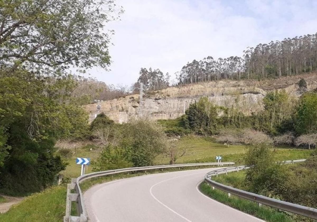 Cantera de Iris Solapeña, vista desde la carretera de Fuentes.