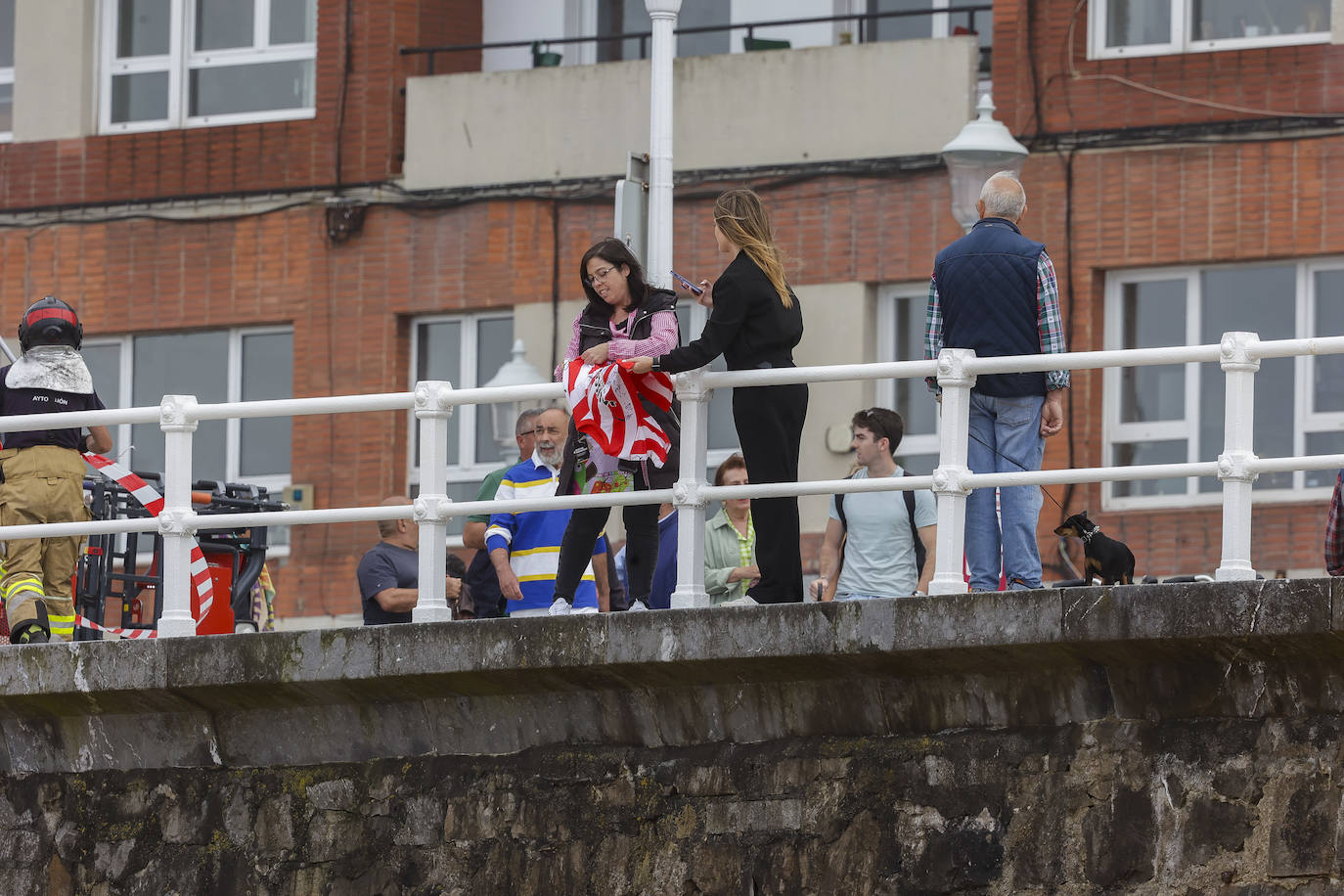 La Escalerona ya luce la bandera del Sporting