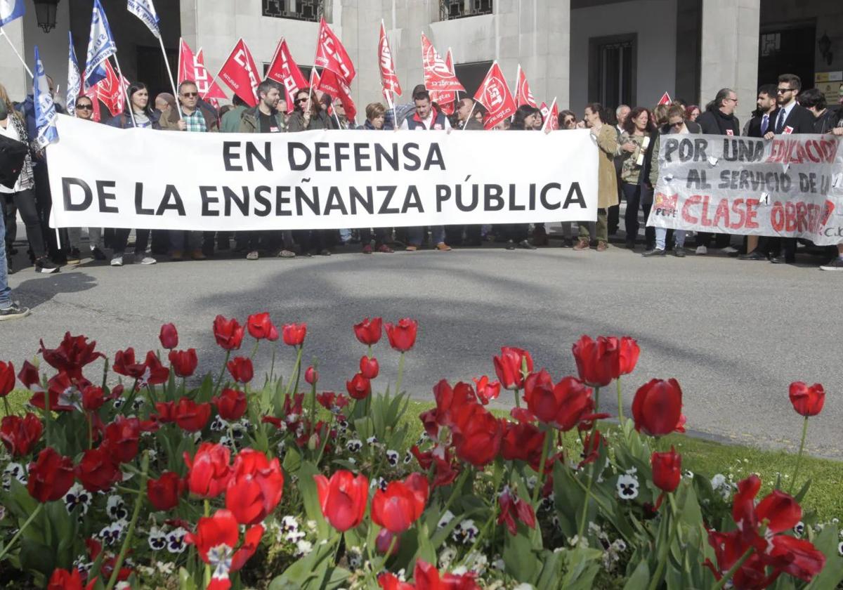 CC OO, UGT, SUATEA y CSIF amenazan con huelga.