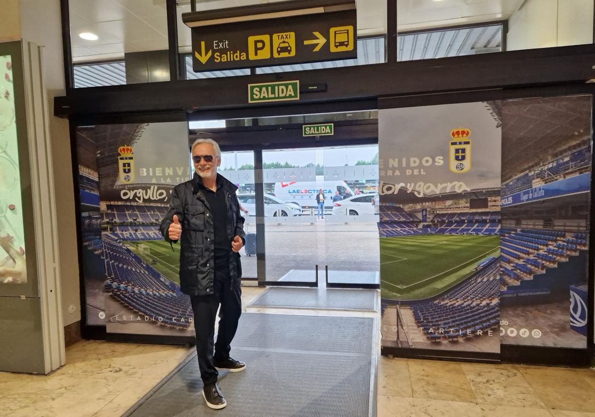 Jesús Martínez, en el aeropuerto de Asturias.