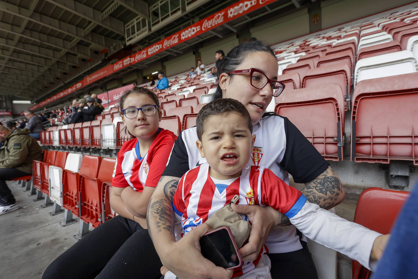 ¿Estuviste en el entrenamiento del Sporting en El Molinón? ¡Búscate en las fotos!