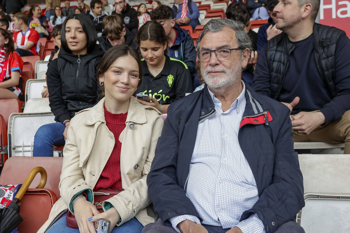 ¿Estuviste en el entrenamiento del Sporting en El Molinón? ¡Búscate en las fotos!