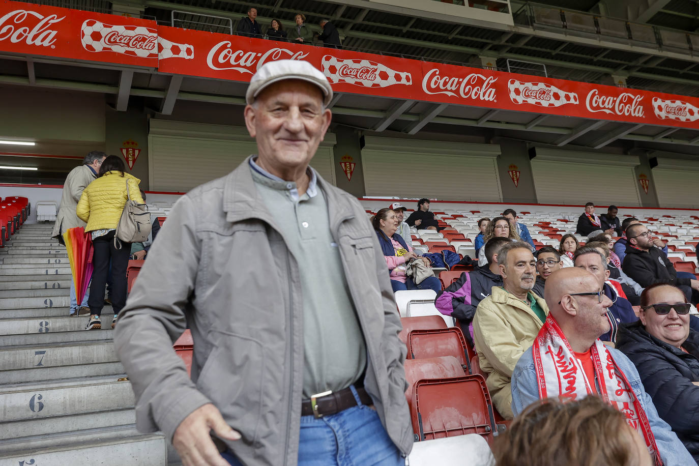 ¿Estuviste en el entrenamiento del Sporting en El Molinón? ¡Búscate en las fotos!