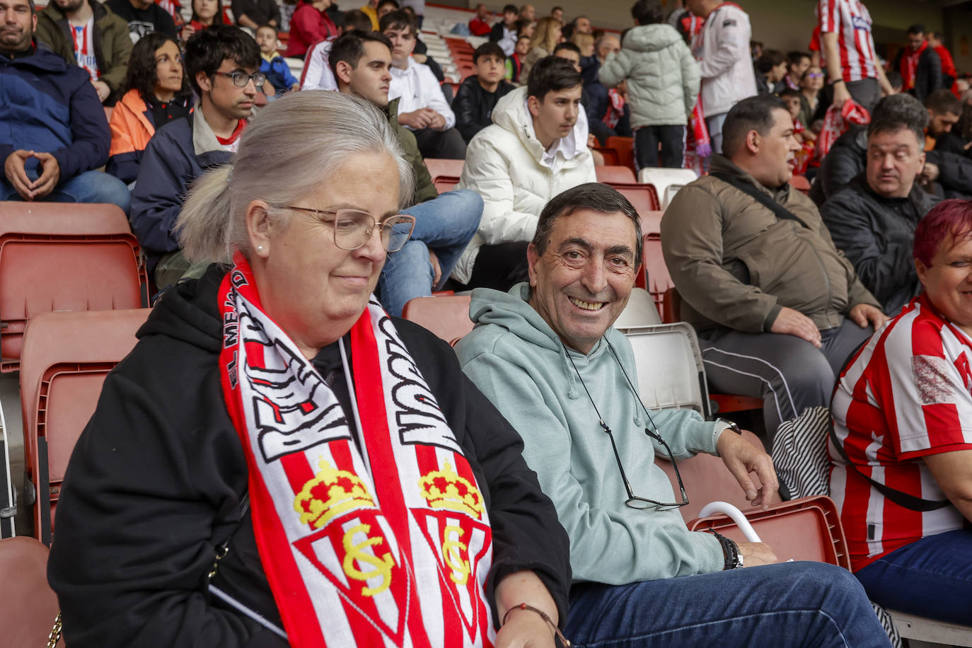 ¿Estuviste en el entrenamiento del Sporting en El Molinón? ¡Búscate en las fotos!