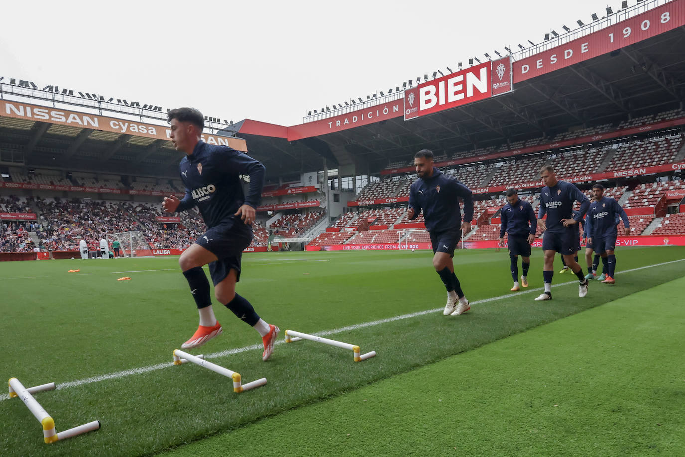 Así fue el especial entrenamiento del Sporting bañado por la Mareona