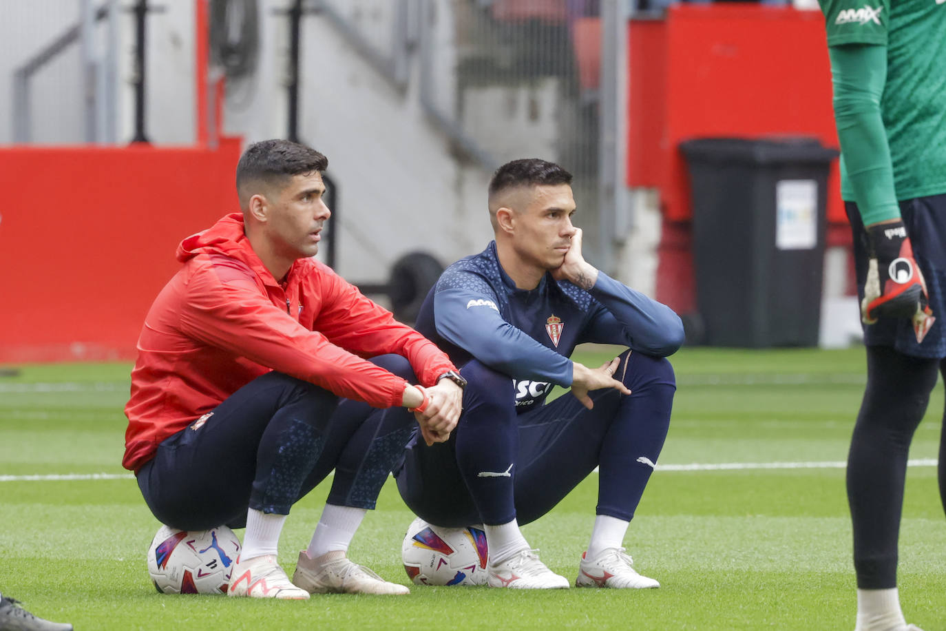 Así fue el especial entrenamiento del Sporting bañado por la Mareona