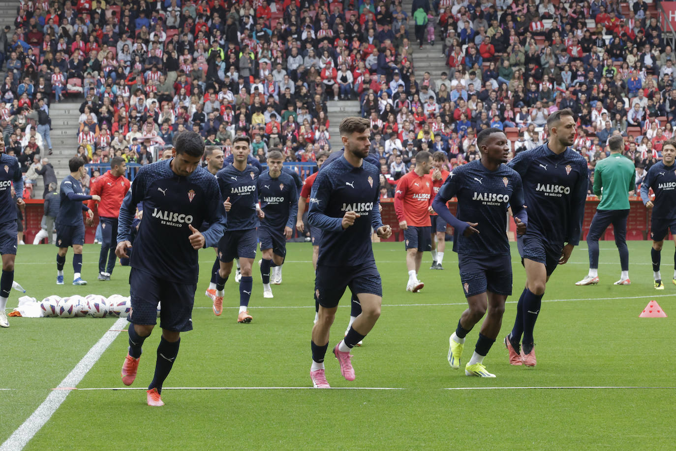 Así fue el especial entrenamiento del Sporting bañado por la Mareona