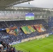 Sonora ovación a los jugadores del Real Oviedo al saltar al campo