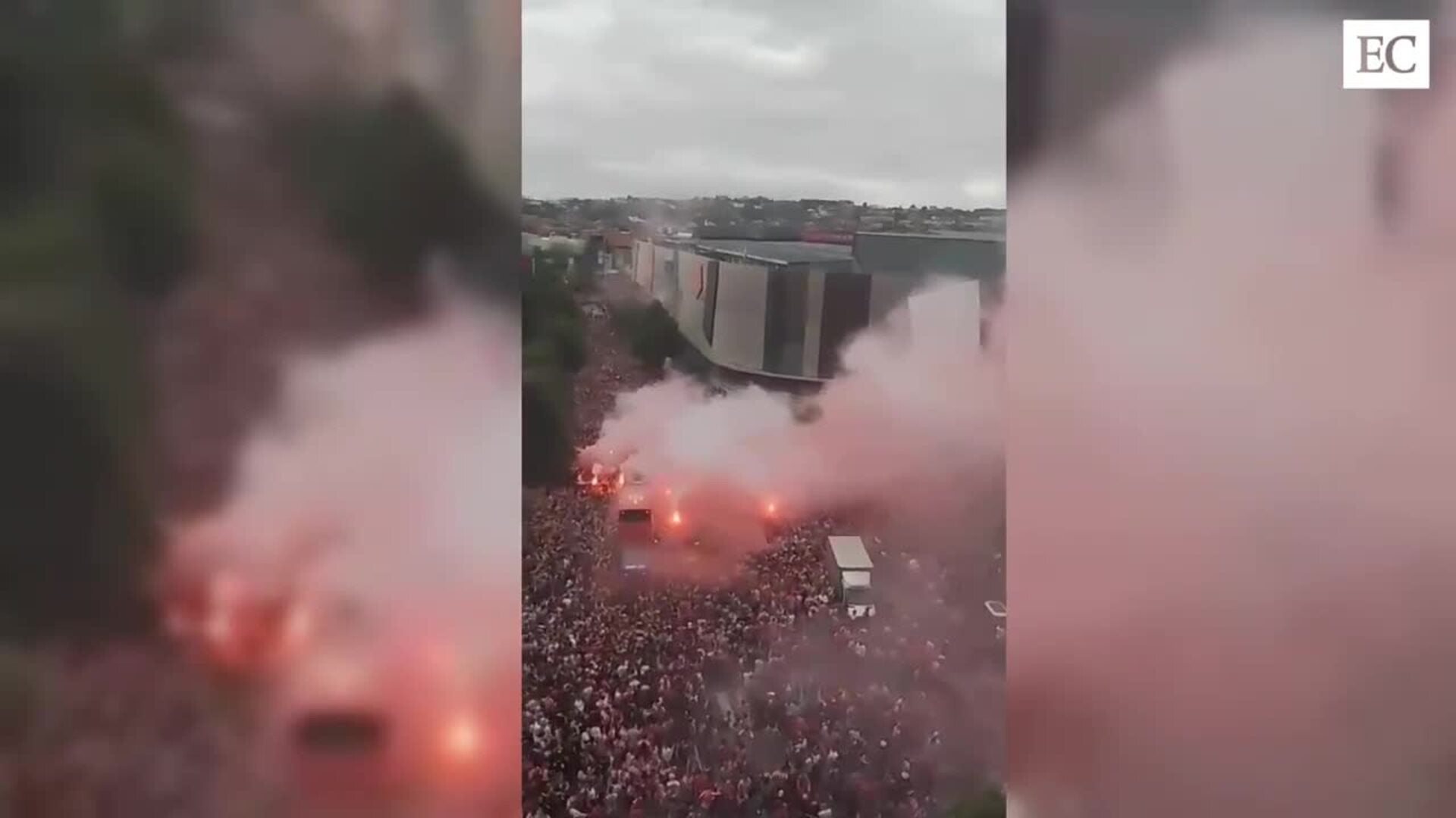 Éxtasis rojiblanca en Gijón: el impresionante recibimiento al autobús del Sporting visto desde el aire