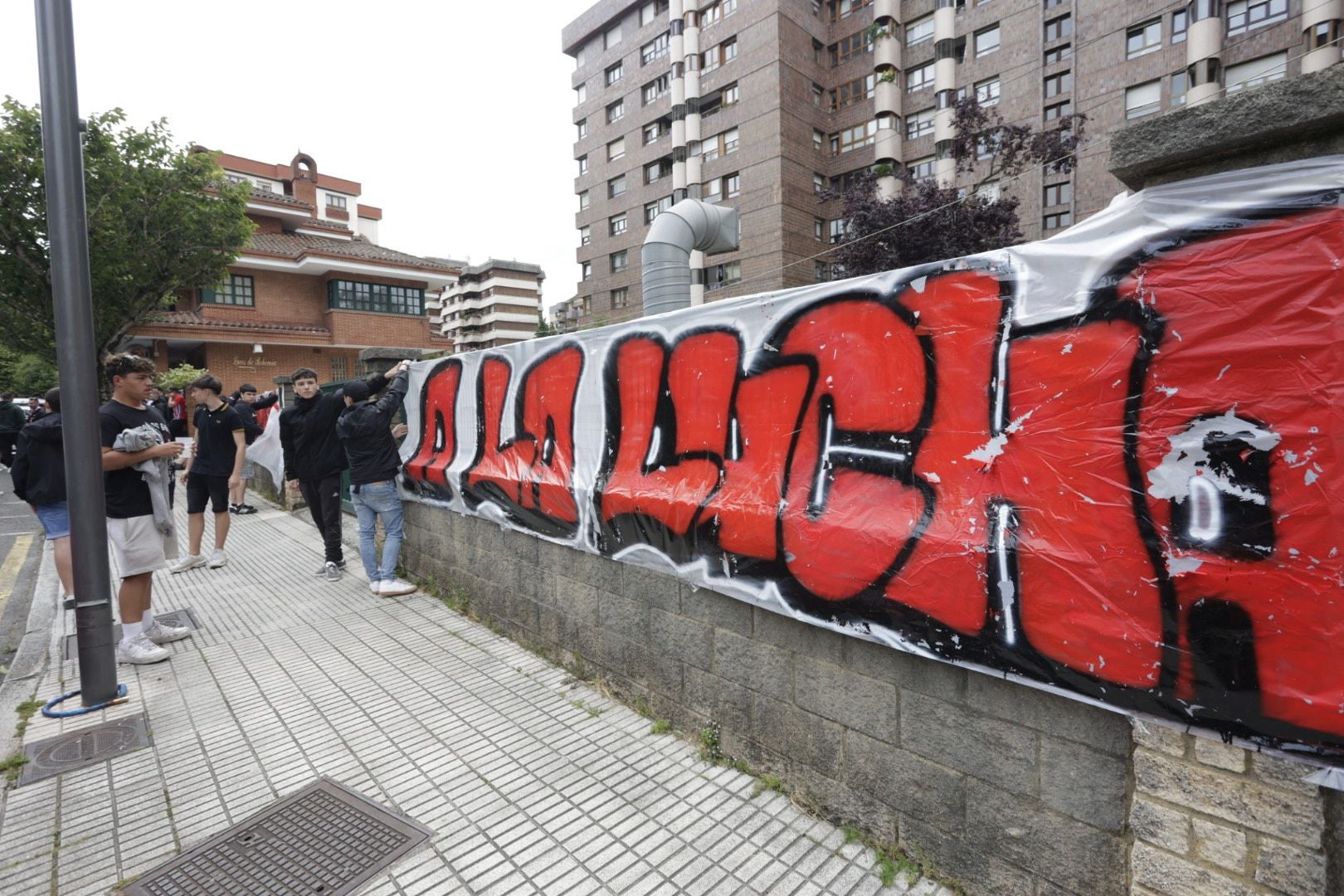 Gijón, una ciudad volcada con su equipo: «¡Vamos Sporting!»