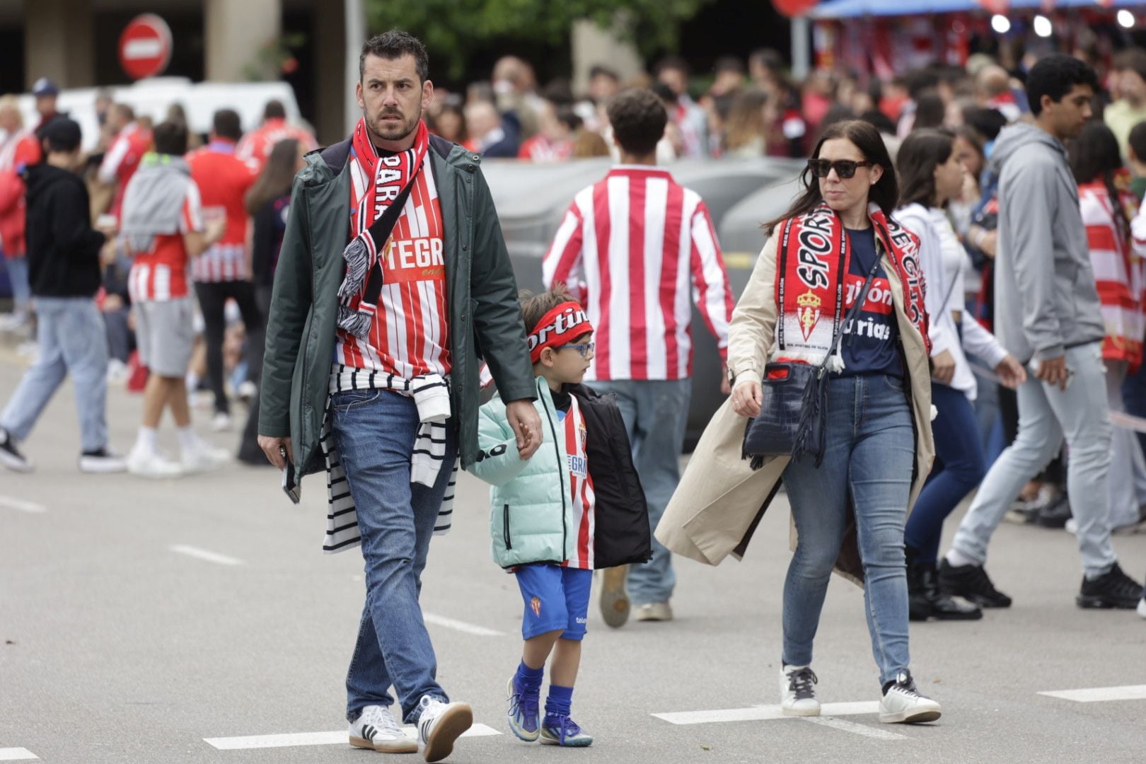 Gijón, una ciudad volcada con su equipo: «¡Vamos Sporting!»