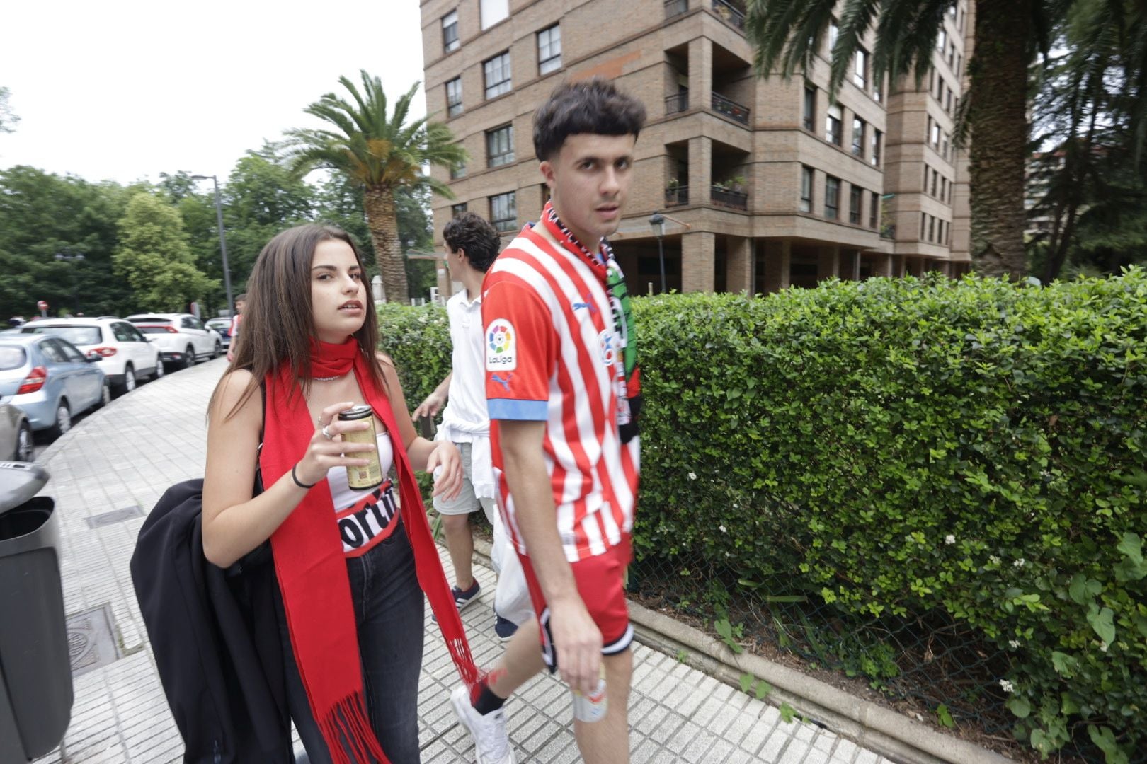 Gijón, una ciudad volcada con su equipo: «¡Vamos Sporting!»