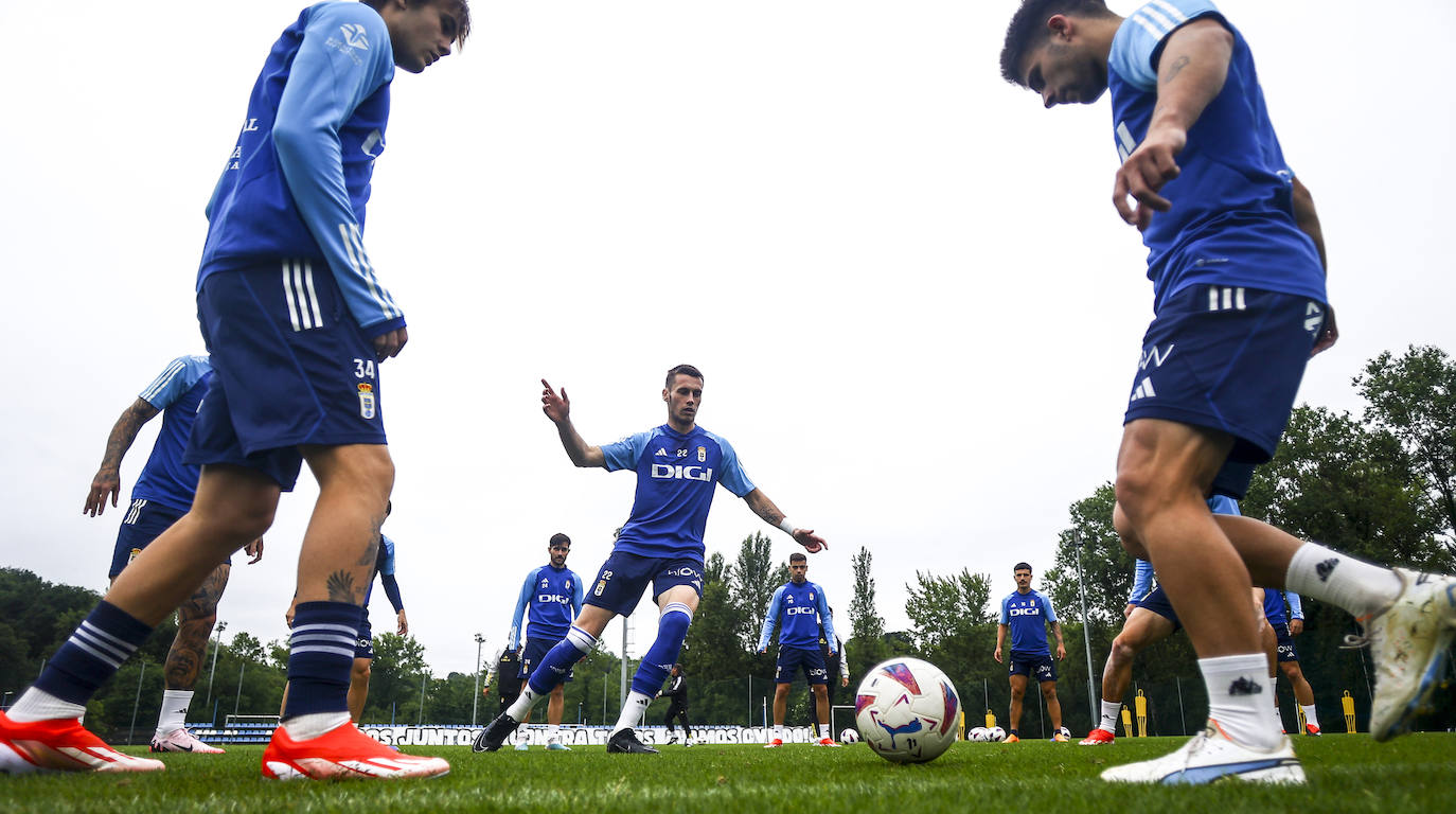 Entrenamiento del Real Oviedo tras el partido contra el Eibar