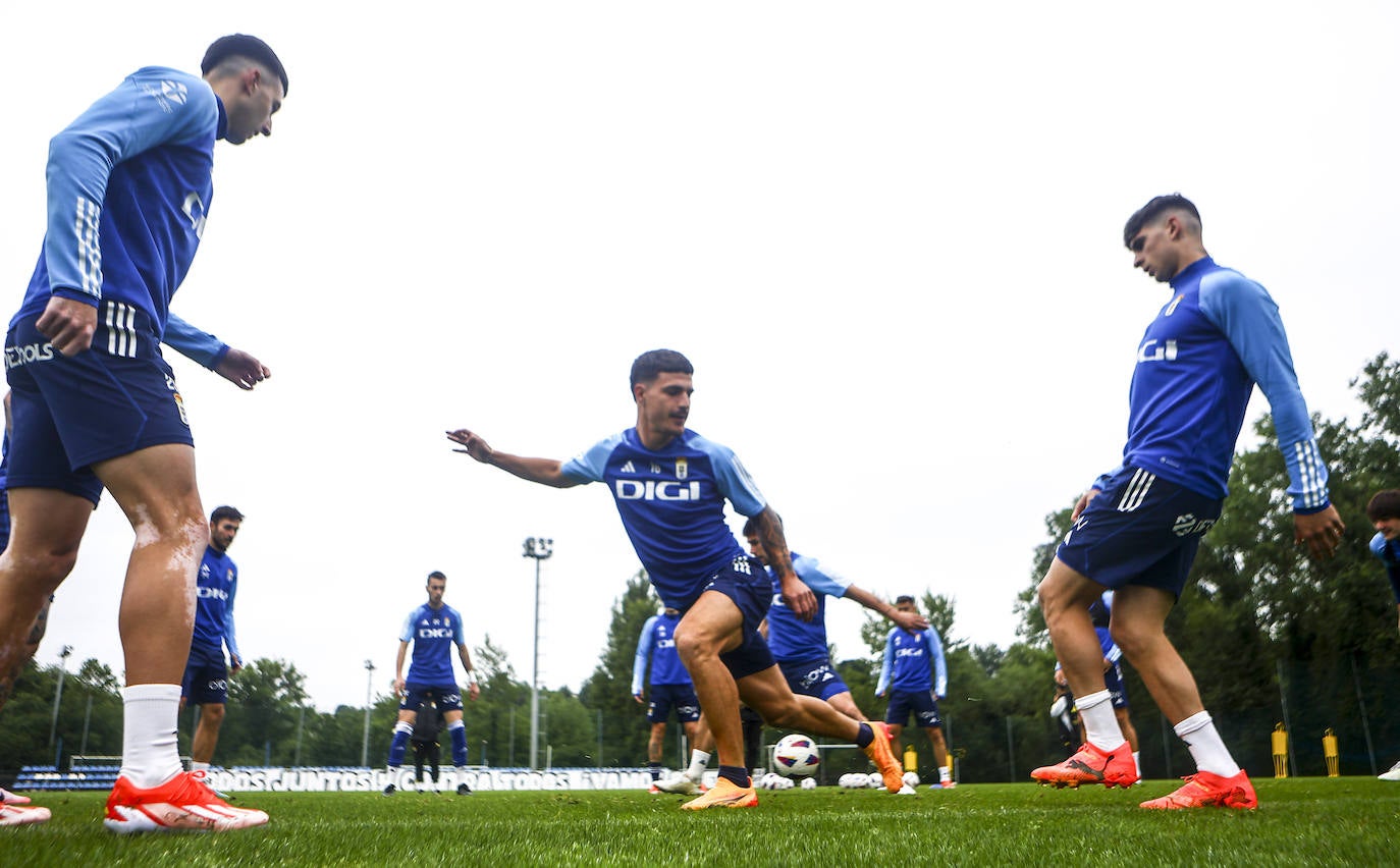 Entrenamiento del Real Oviedo tras el partido contra el Eibar