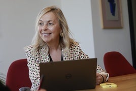 Sara Álvarez Rouco, portavoz de Vox, hizo balance del primer año de mandato de Foro y PP en la sede de EL COMERCIO.