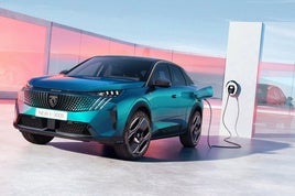 El nuevo Peugeot e-3008 es un SUV 100% eléctrico que mide 4,54 metros de largo y viene dotado con tecnología de última generación.