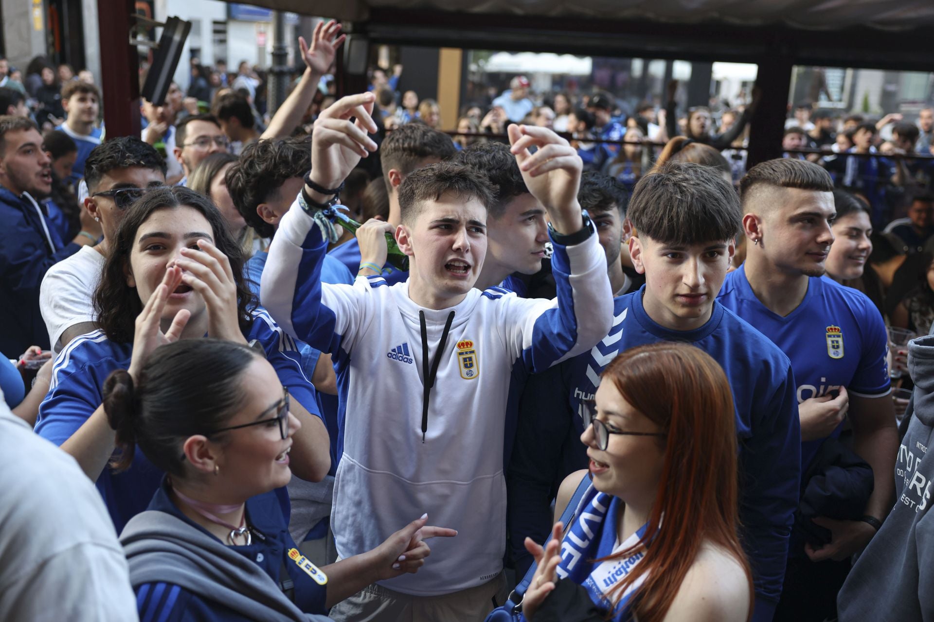 Ambientazo en los bares: así se vivió el partido contra el Eibar en Oviedo