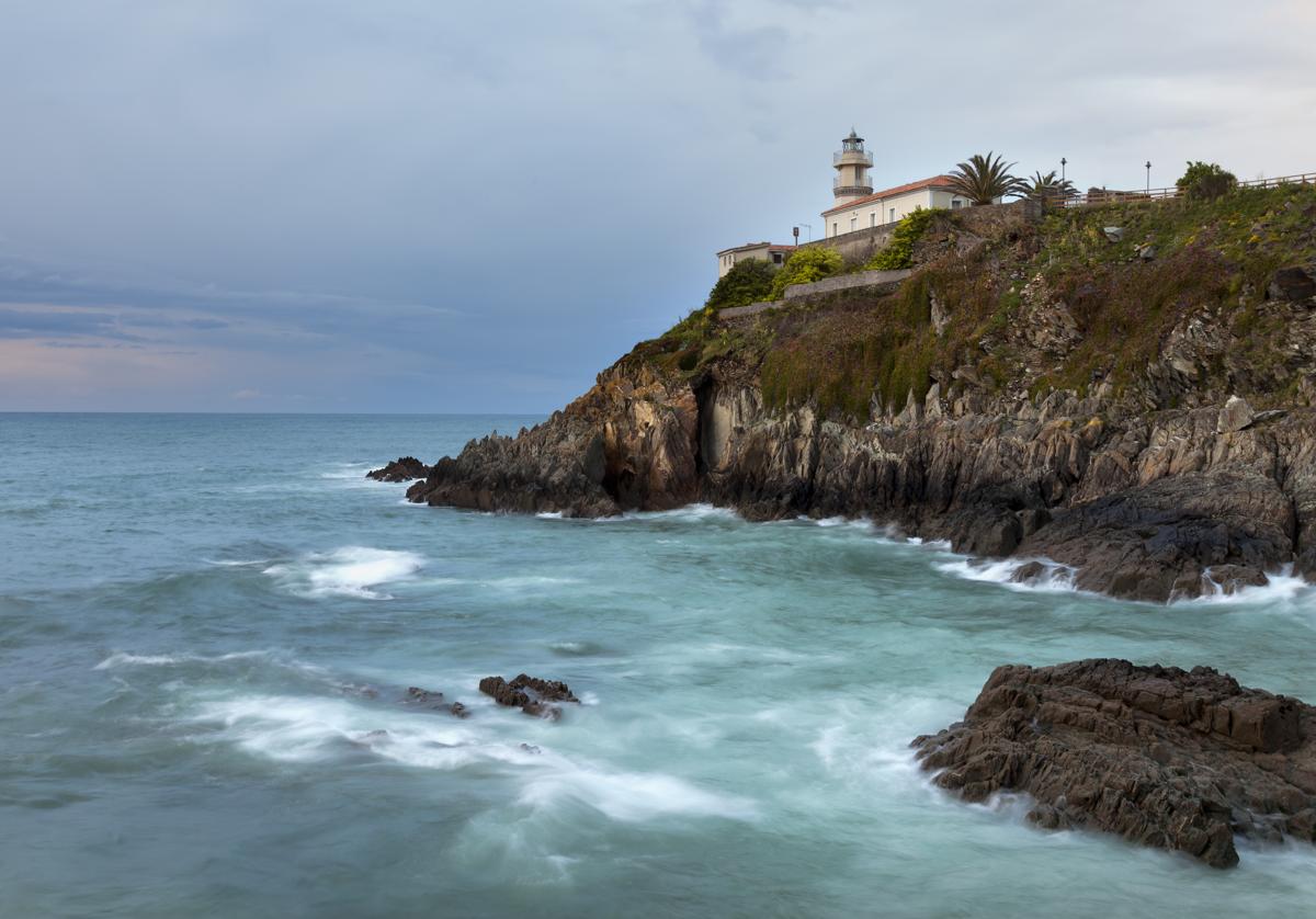 Hotel en el Faro de Cudillero.