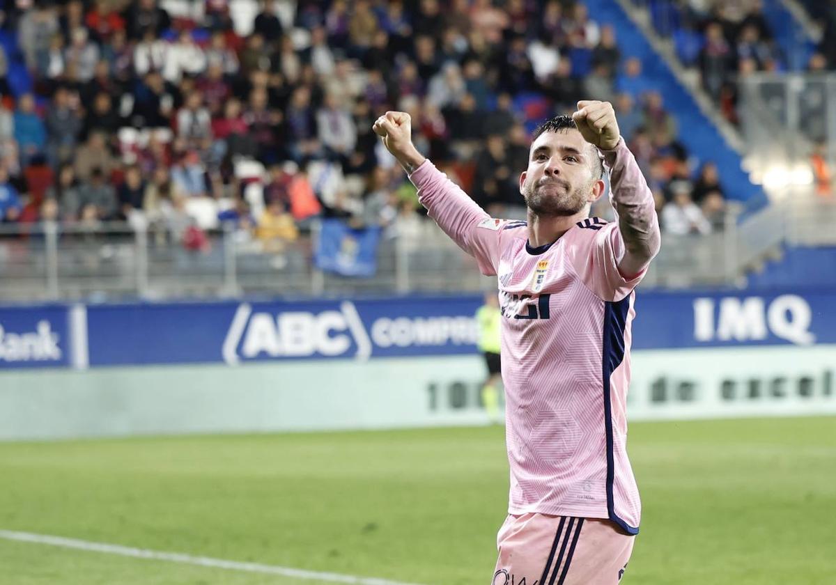 Sebas Moyano celebra asu gol.