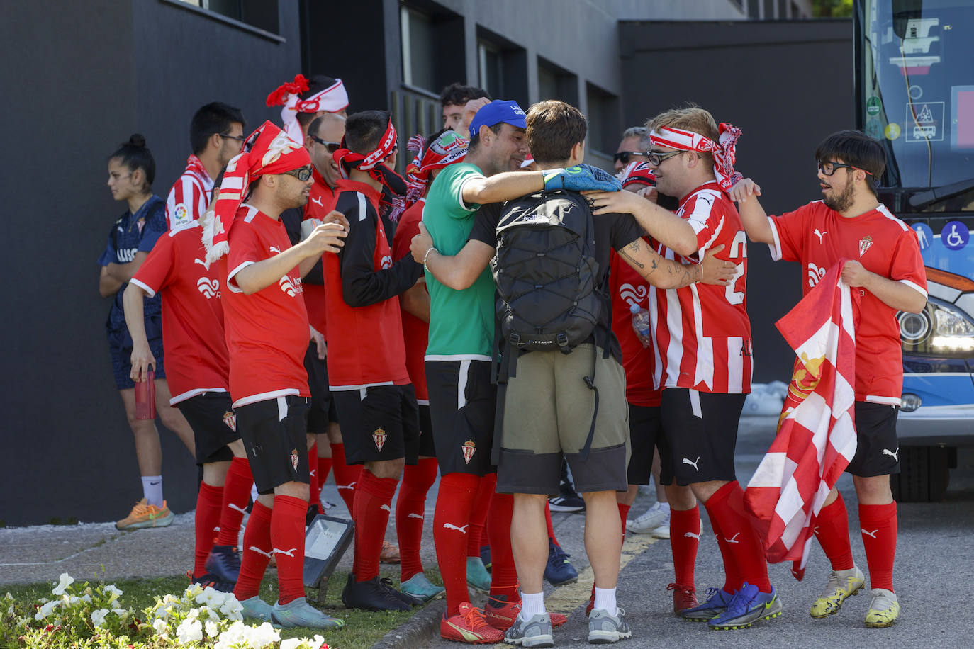 La Mareona arropa al Sporting antes de la vuelta: «¡Sí se puede!»