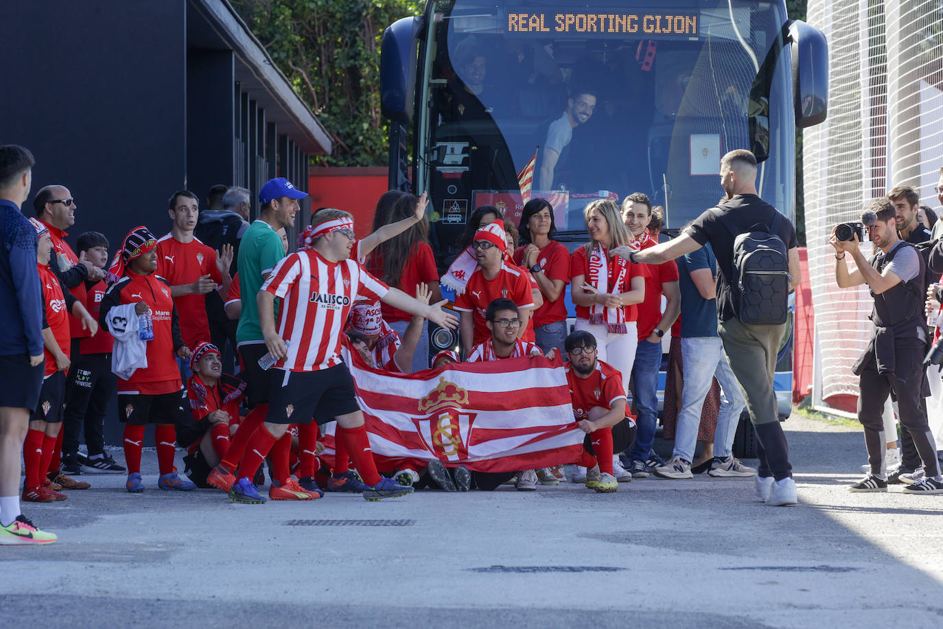 La Mareona arropa al Sporting antes de la vuelta: «¡Sí se puede!»