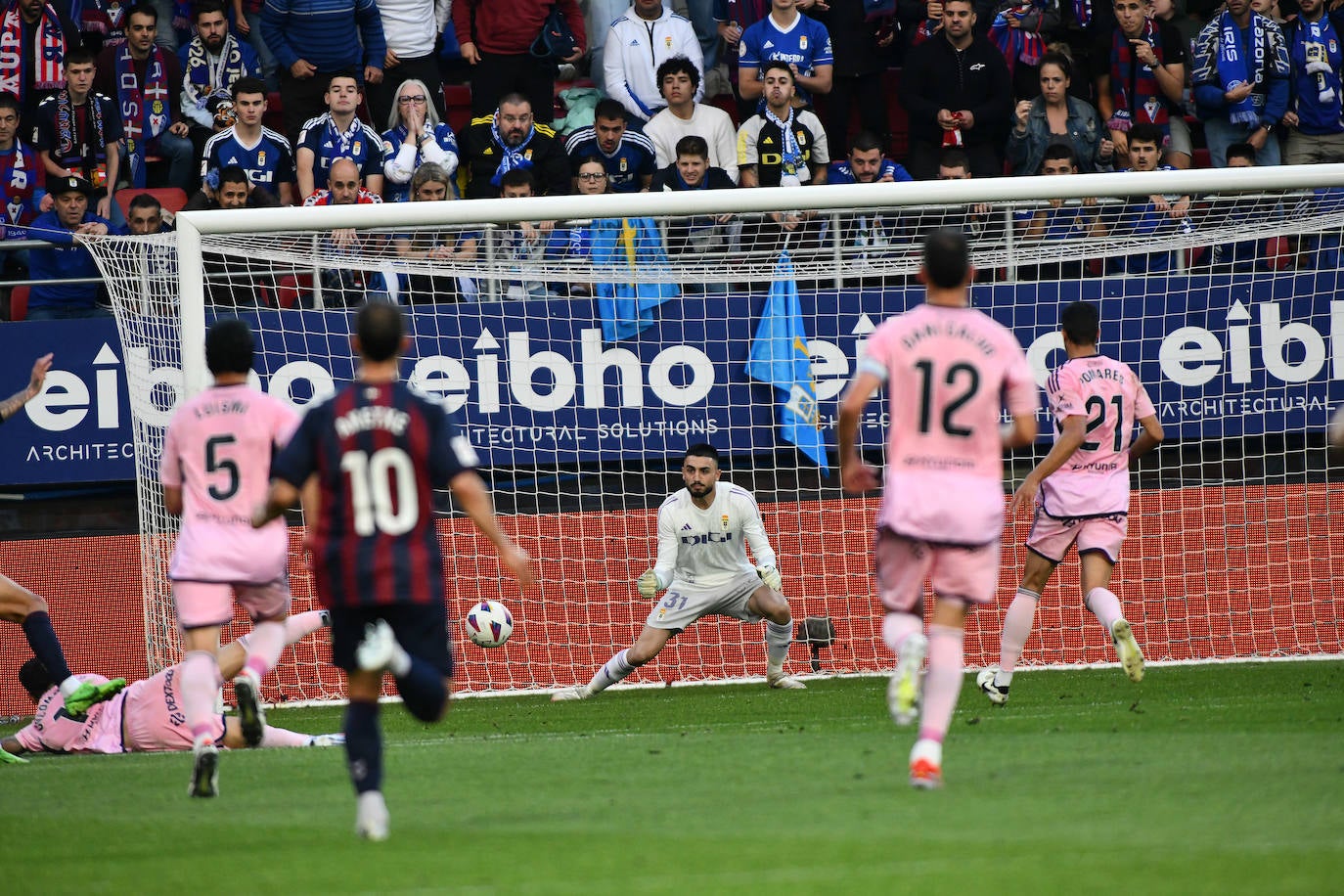 Las mejores imágenes del Eibar - Real Oviedo