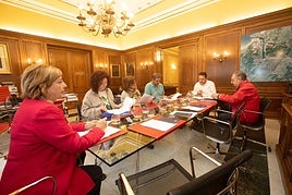 La reunión de gobierno local con sindicatos y FADE para diseñar el nuevo plan de concertación.