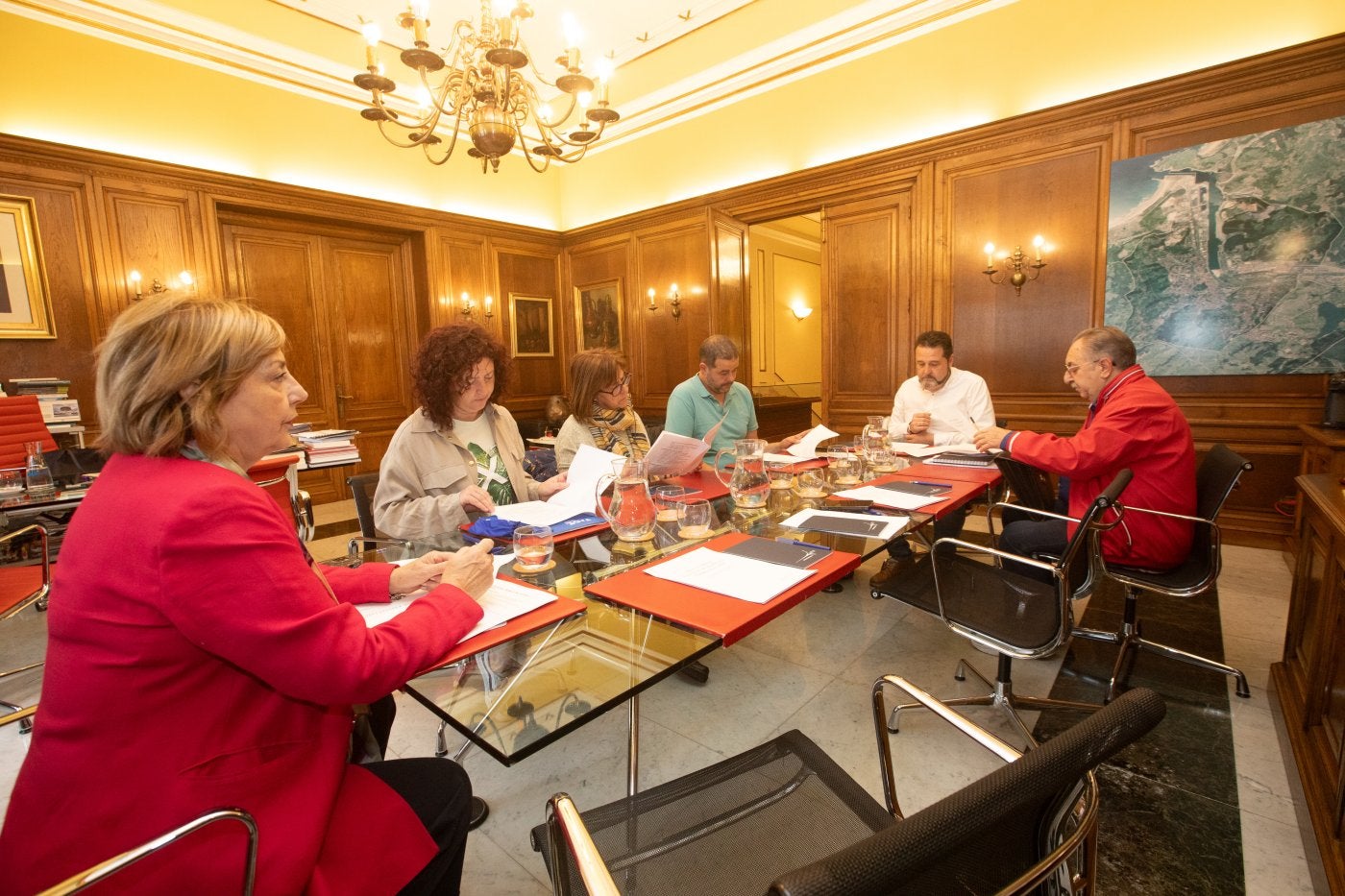 La reunión de gobierno local con sindicatos y FADE para diseñar el nuevo plan de concertación.