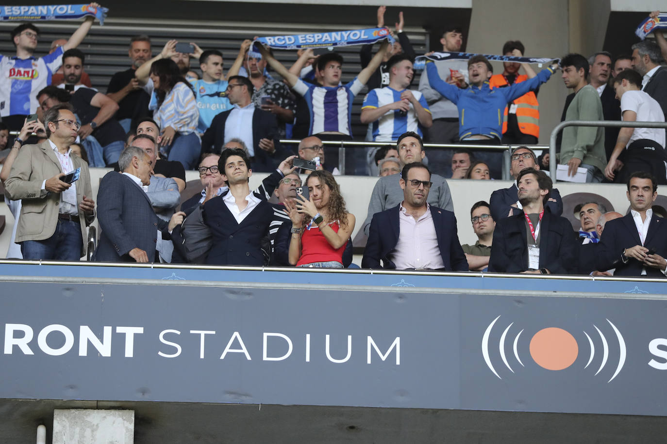 La grada rojiblanca se traslada a Cornellá: los ánimos de la afición del Sporting