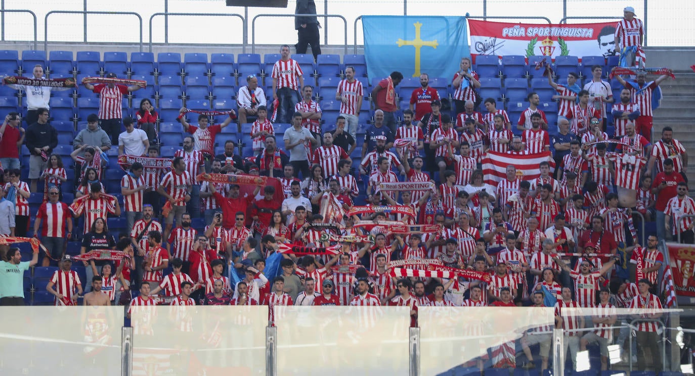 La grada rojiblanca se traslada a Cornellá: los ánimos de la afición del Sporting