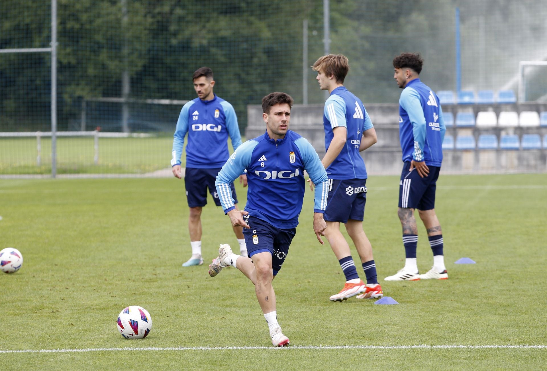 Objetivo, el ascenso: último entrenamiento del Oviedo antes de medirse con el Espanyol