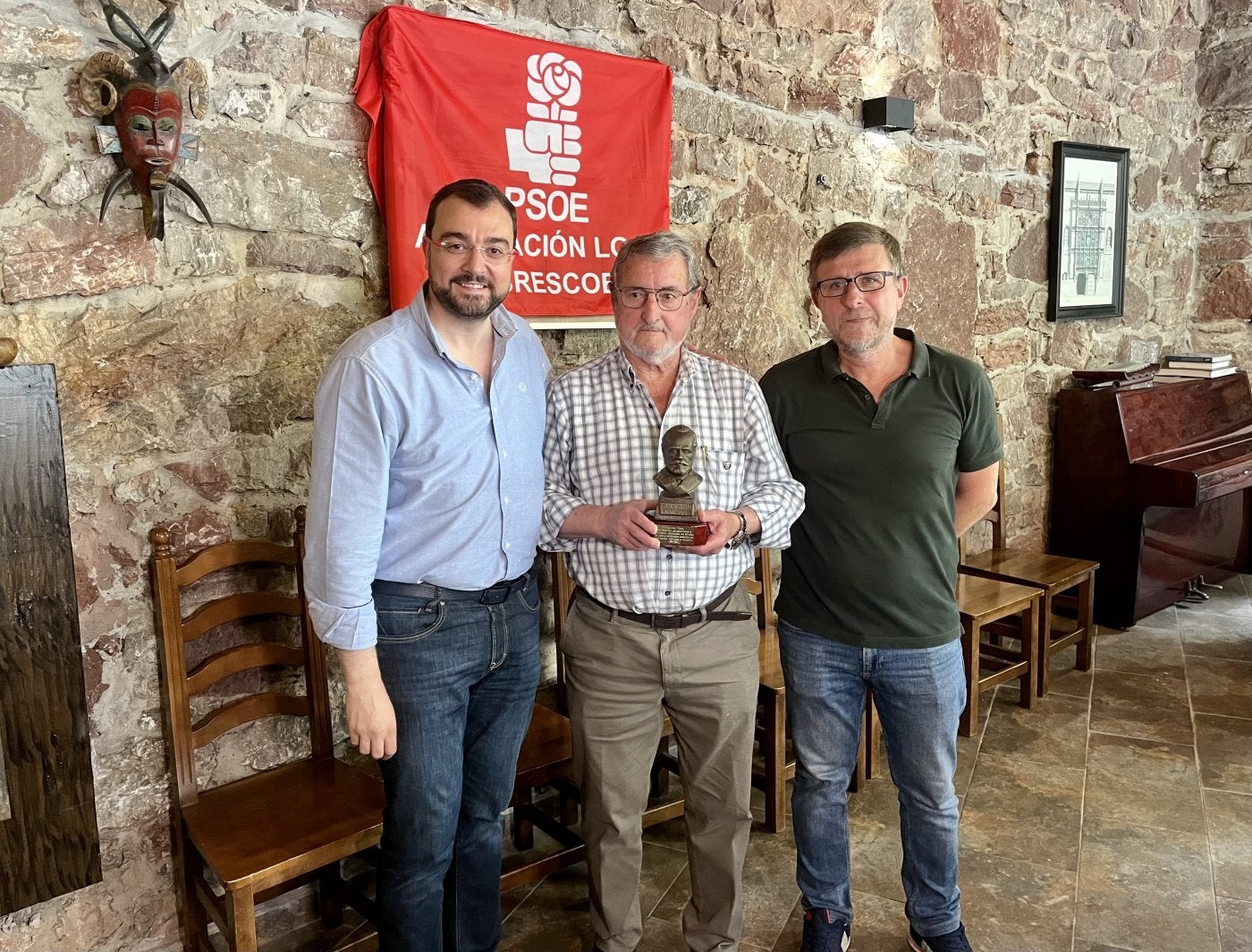 Adrián Barbón, en el homenaje a Guzmán Prado, en Sobrescobio.