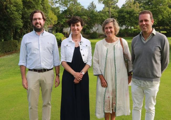 Juan García-Ochoa, Rosana Menéndez, de ABANCA, Elena Ayala y Miguel Díaz-Negrete, en la clausura del torneo