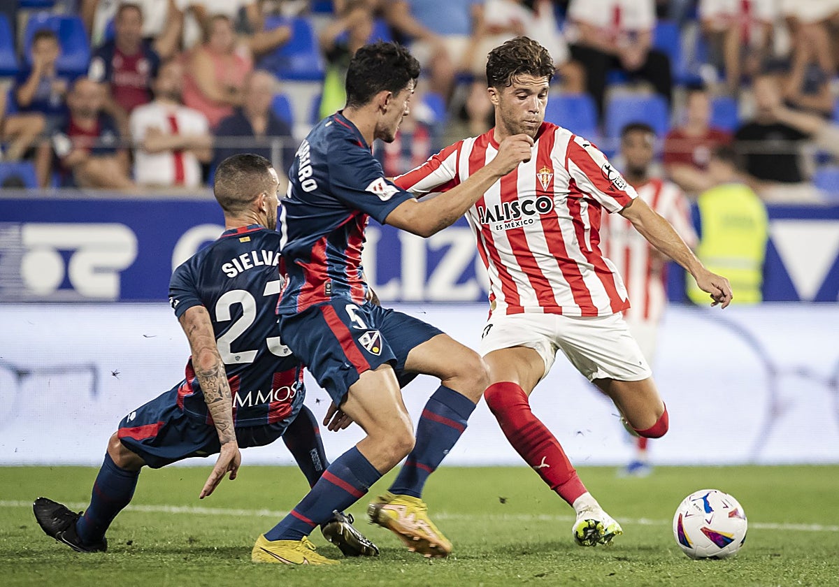 Nacho Méndez, esta temporada, en el partido contra el Huesca en El Alcoraz.