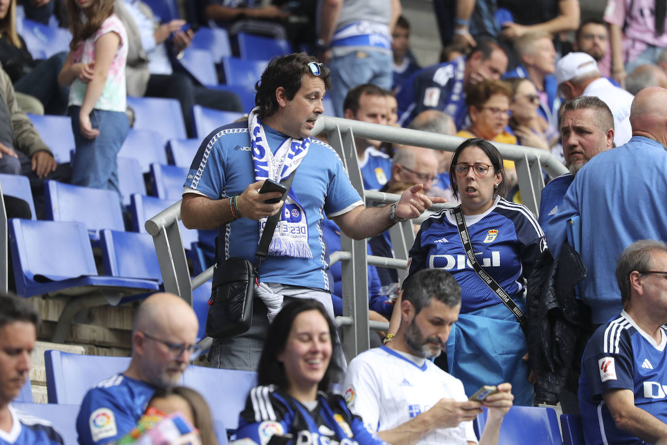 ¿Estuviste en las gradas del Tartiere animando al Oviedo? ¡Búscate en las fotos!