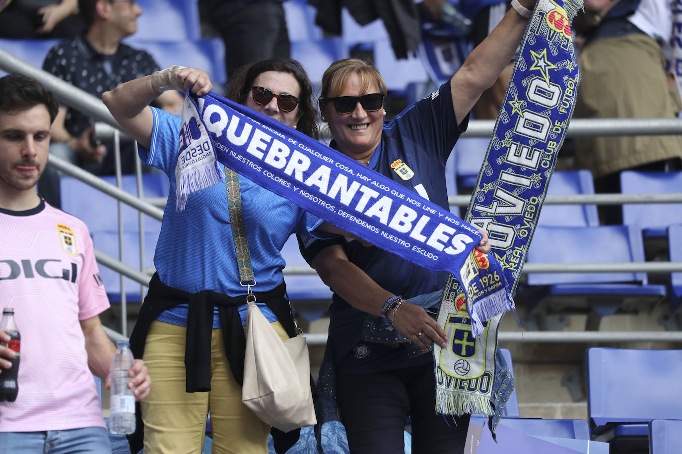 ¿Estuviste en las gradas del Tartiere animando al Oviedo? ¡Búscate en las fotos!